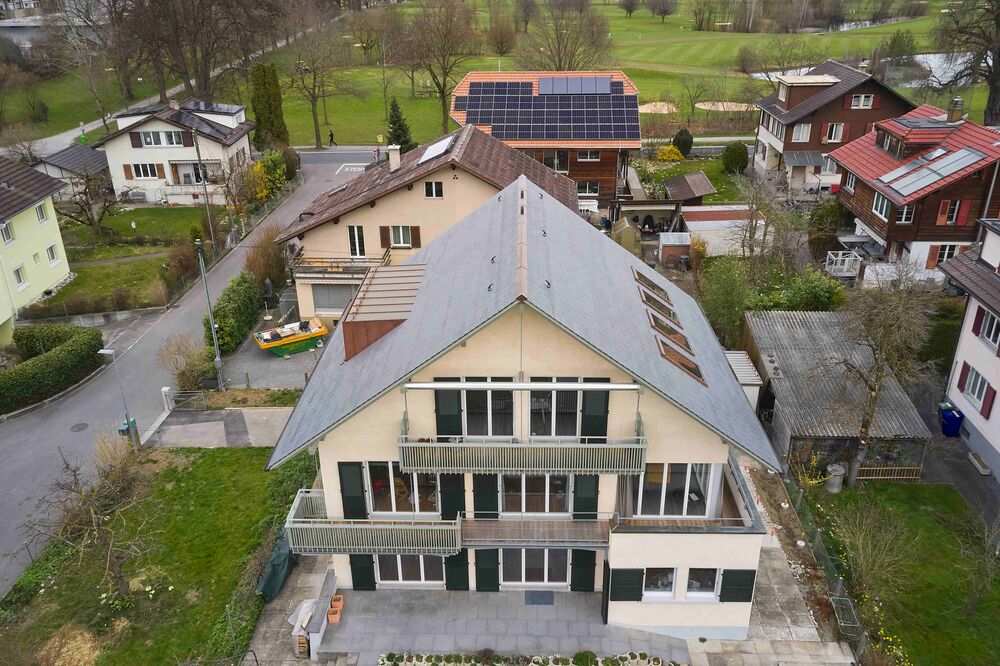 180%-PEB-MFH Generationenhaus in Thun BE mit PV-Leistung 21.4 kWp, HEV-Sondersolarpreis. (Foto: Schweizer Solarpreis 2025)